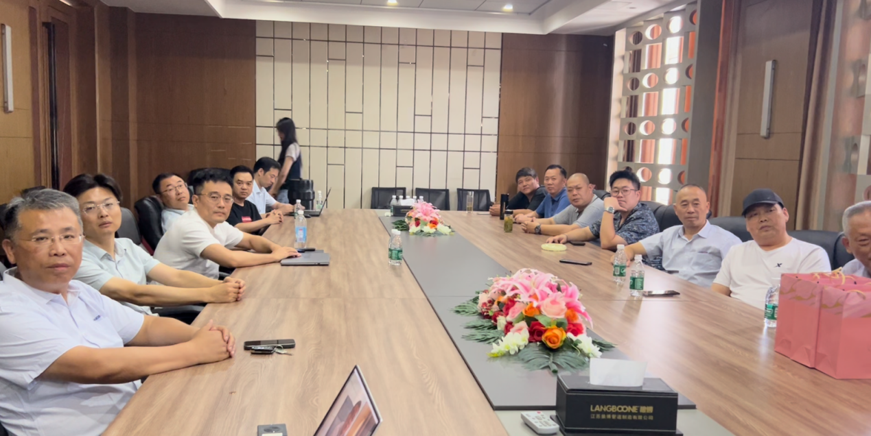 江蘇狼博管道制造有限公司溫情送別三位功勛員工 共敘情誼見證發展